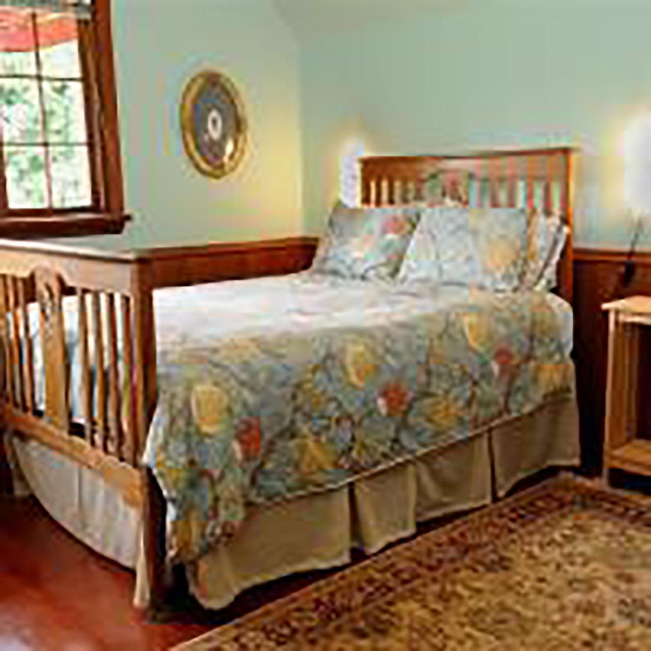 Wedgwood Manor And Glamping Retreat Hotel Crawford Bay Exterior photo