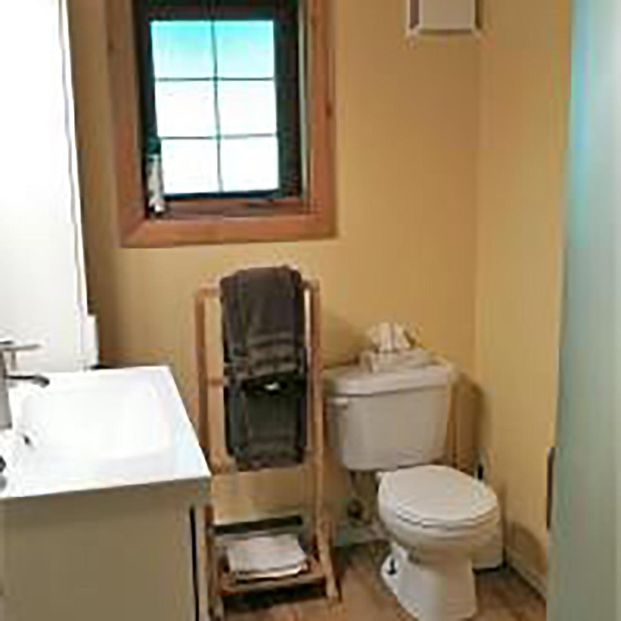 Wedgwood Manor And Glamping Retreat Hotel Crawford Bay Exterior photo