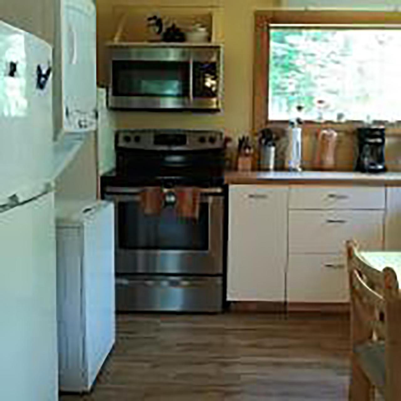 Wedgwood Manor And Glamping Retreat Hotel Crawford Bay Exterior photo