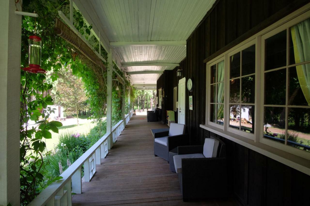 Wedgwood Manor And Glamping Retreat Hotel Crawford Bay Exterior photo