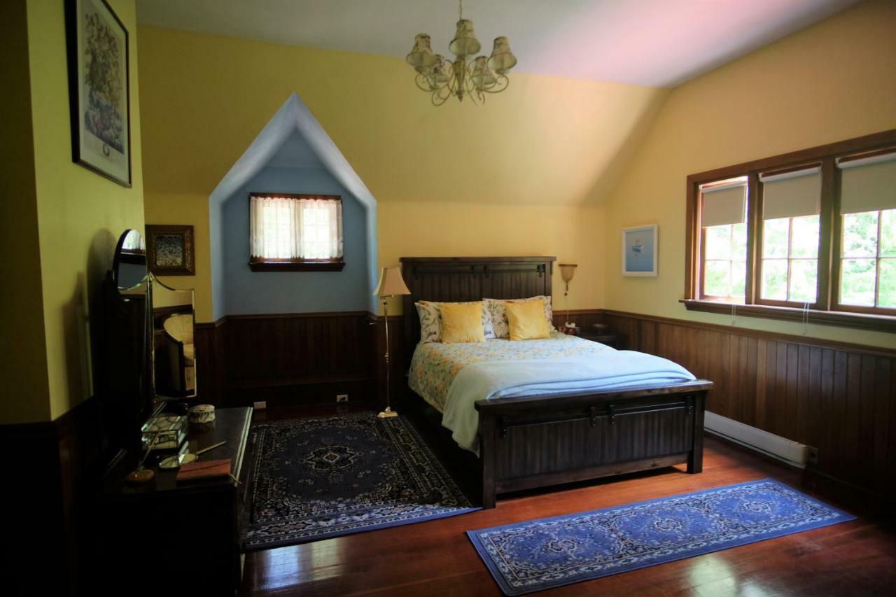 Wedgwood Manor And Glamping Retreat Hotel Crawford Bay Exterior photo