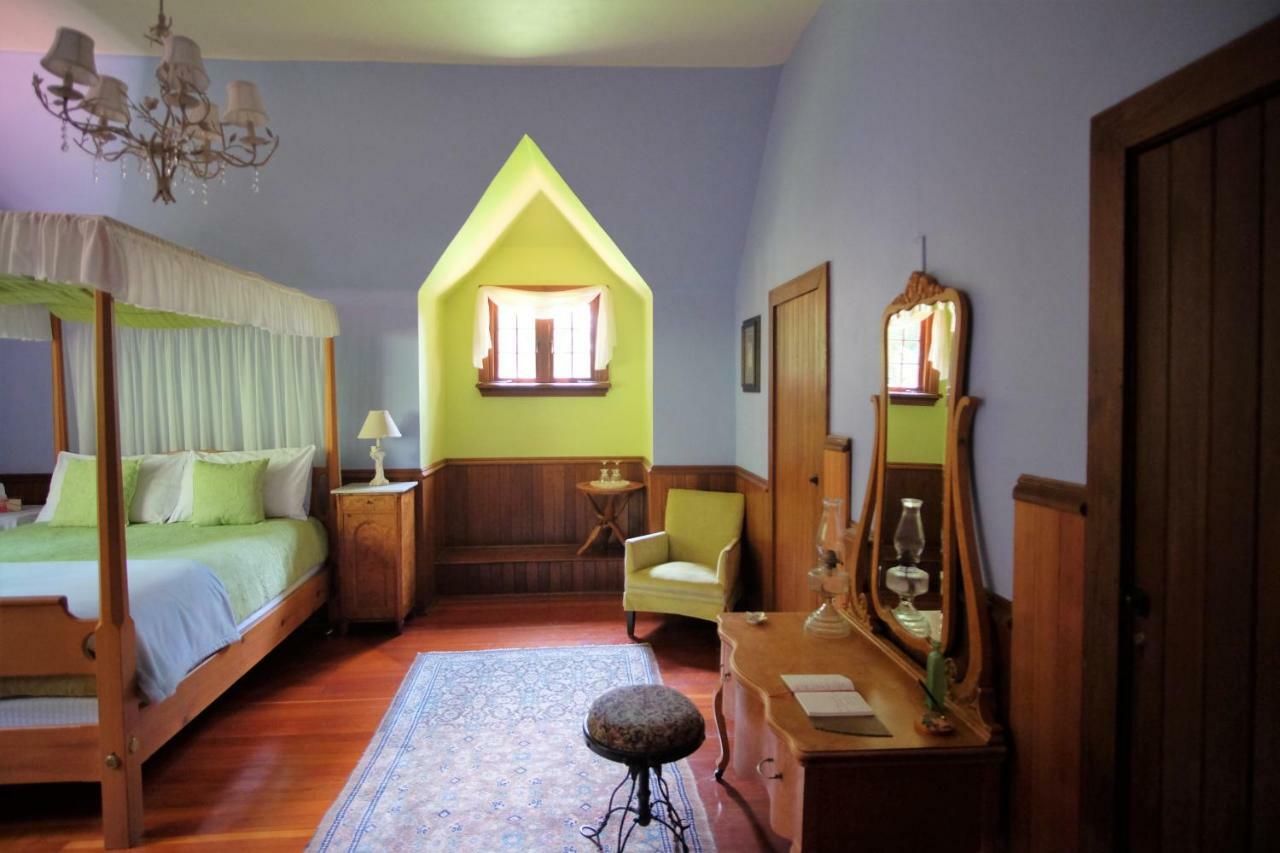 Wedgwood Manor And Glamping Retreat Hotel Crawford Bay Exterior photo