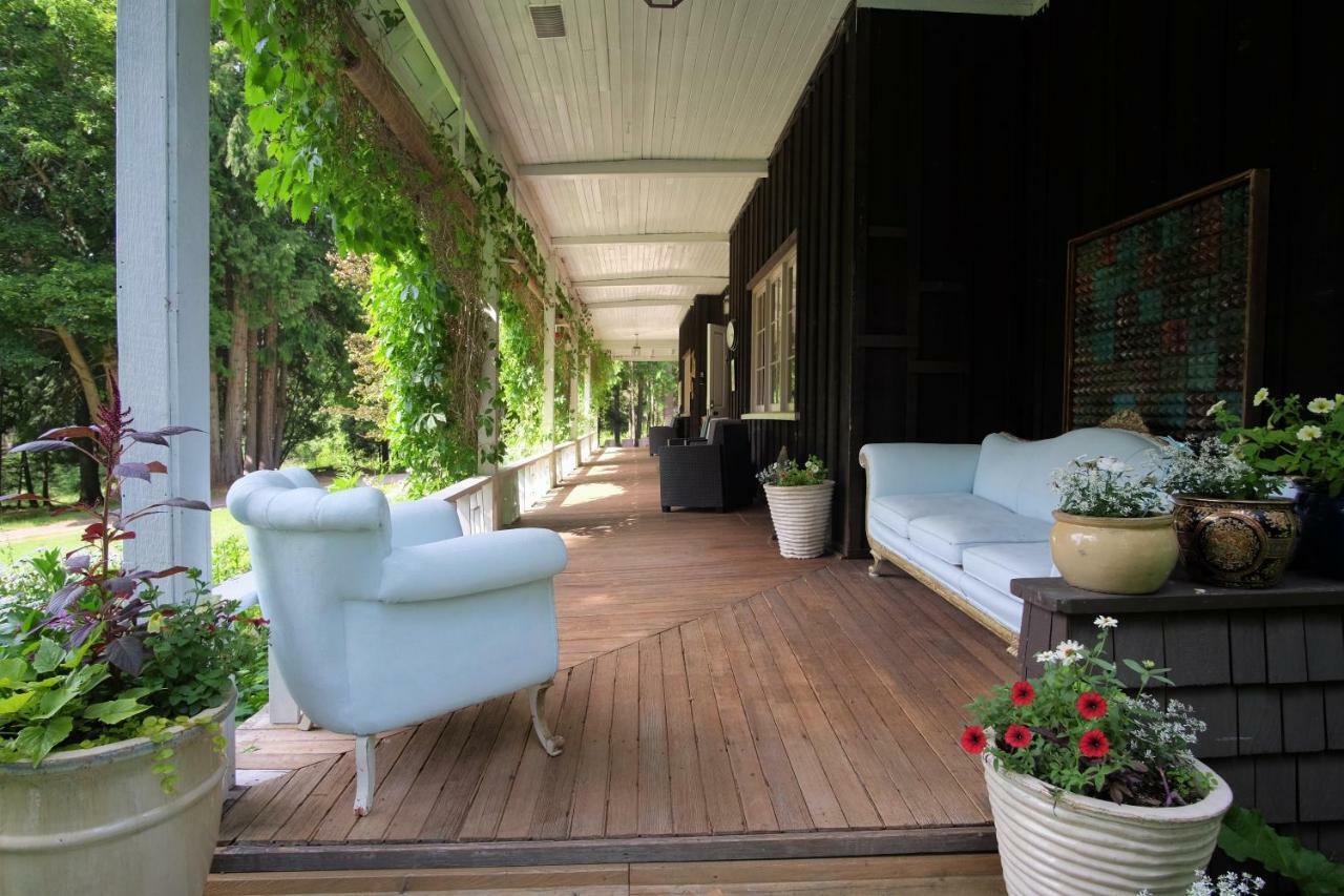 Wedgwood Manor And Glamping Retreat Hotel Crawford Bay Exterior photo