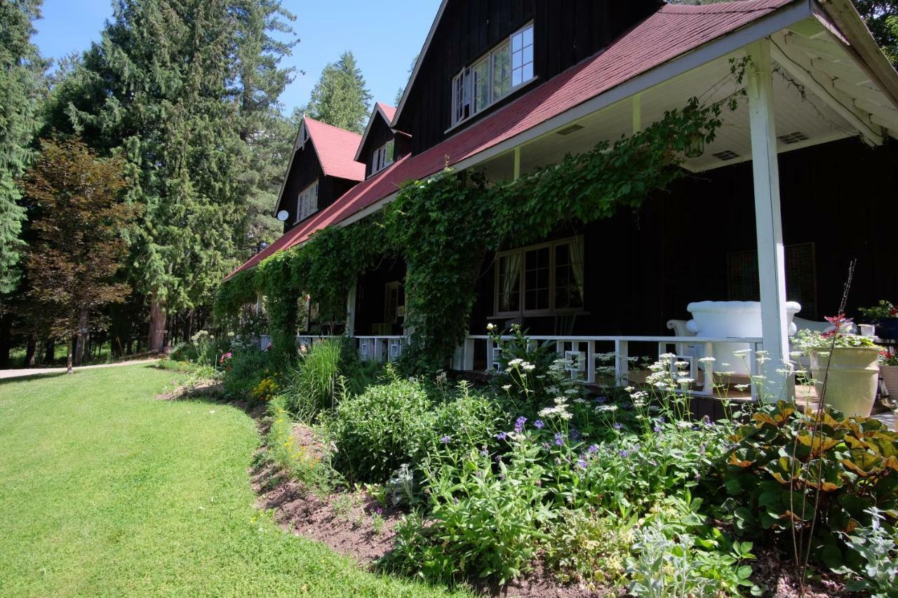 Wedgwood Manor And Glamping Retreat Hotel Crawford Bay Exterior photo